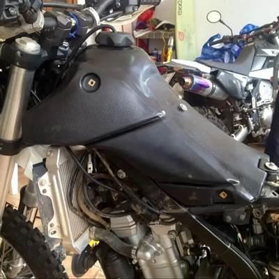 【並行輸入品】 カワサキx300 klx 300 2021 2022 2023 大容量 10.2l 2.7ガロンガソリン燃料タンク用燃料タンク_2