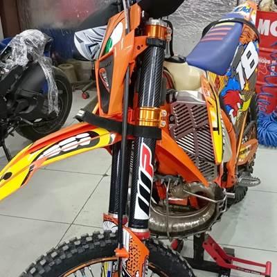 並行輸入品】 カーボンフロントフォークチューブプロテクションカバー
