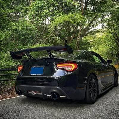 並行輸入品】 汎用カーボンリアスポイラー カースタイル GTウィング