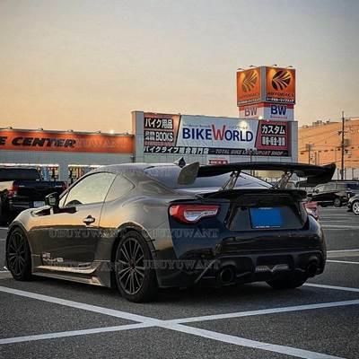 並行輸入品】 汎用カーボンリアスポイラー カースタイル GTウィング