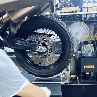 【並行輸入品】 バイクメンテナンスタイヤ分解リフティングツール 機関車 リアアクスル 補助ステンレス_5