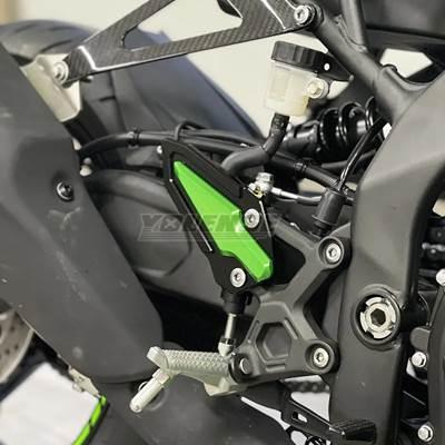 並行輸入品】 バイクCNCフットレストペダルカバー フットペグヒール