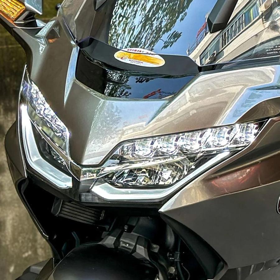 並行輸入品 バイクLEDヘッドライトアセンブリフロントヘッドランプOEMヘッドライト ホンダゴールドウィング1800 DCT ゴールドウの画像