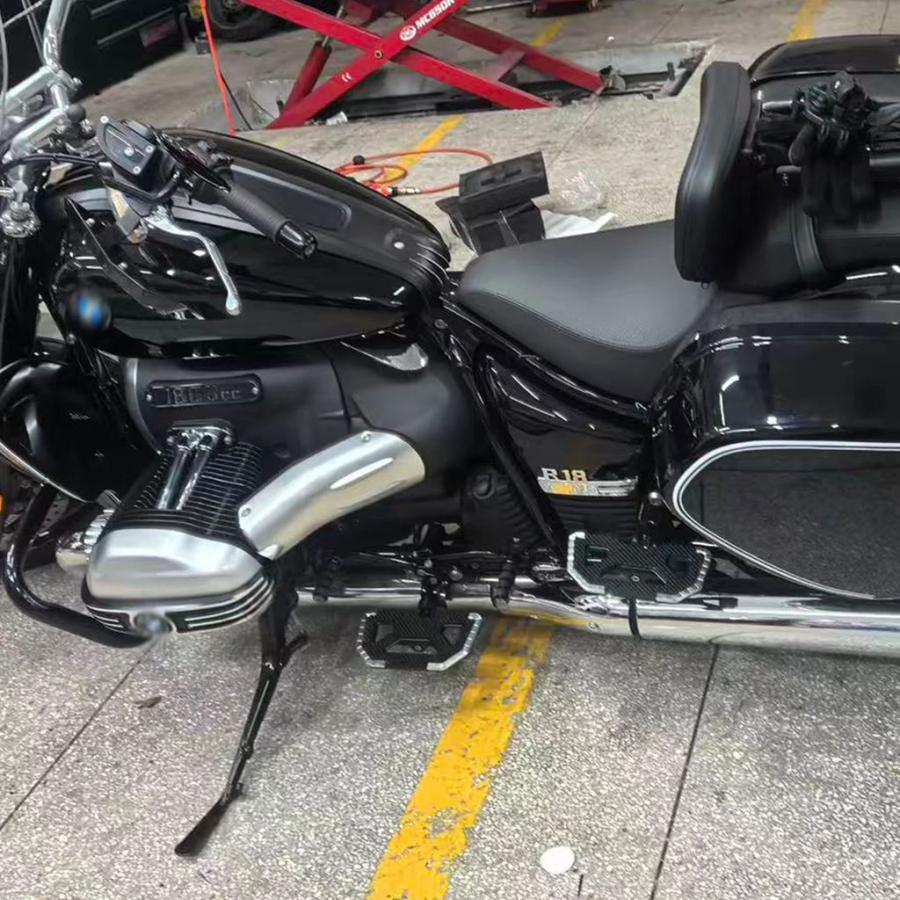 並行輸入品 BMW R18 100周年記念モデル R 18 CLASSIC R18 2020-2024 2025用 バイクリアピリオンシート用フットペダル フットレスの画像