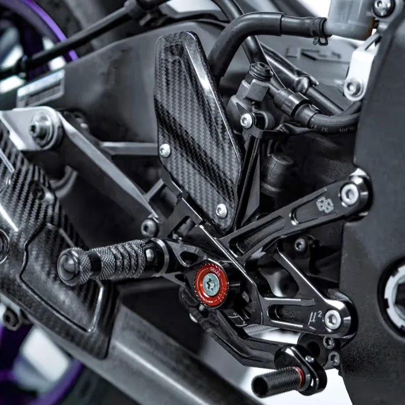 並行輸入品 バイクカーボンフットキット CNC リアセットフットレストリアセットヤマハ R1 R1M YZFR1M YZFR1 2015-2024 2021 2022