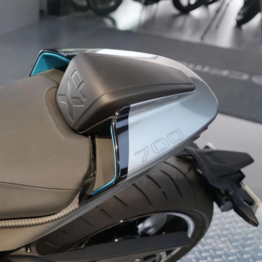 並行輸入品 CFMOTO 700CLX スポーツバイクシートカバー CF700-2A シートガード保護シェルの画像