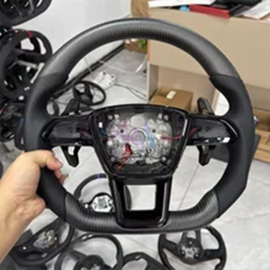 並行輸入品 アウディA6 C8 A7用 ブラックフレームマットカーボンステアリングホイール パドルシフト機能付きの画像