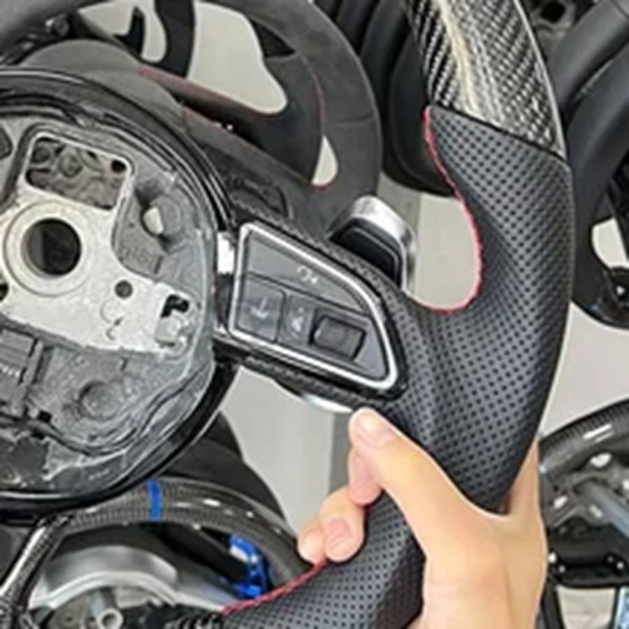 並行輸入品 アウディ A3 A4B8 A5 S3 S5 ファイバーフラットレザー セミパーフォレーテッドカーボン ボタンシフトパドル付きの画像