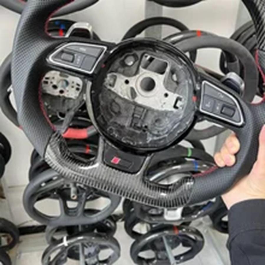 並行輸入品 アウディ A3 A4B8 A5 S3 S5 ファイバーフラットレザー セミパーフォレーテッドカーボン ボタンシフトパドル付きの画像