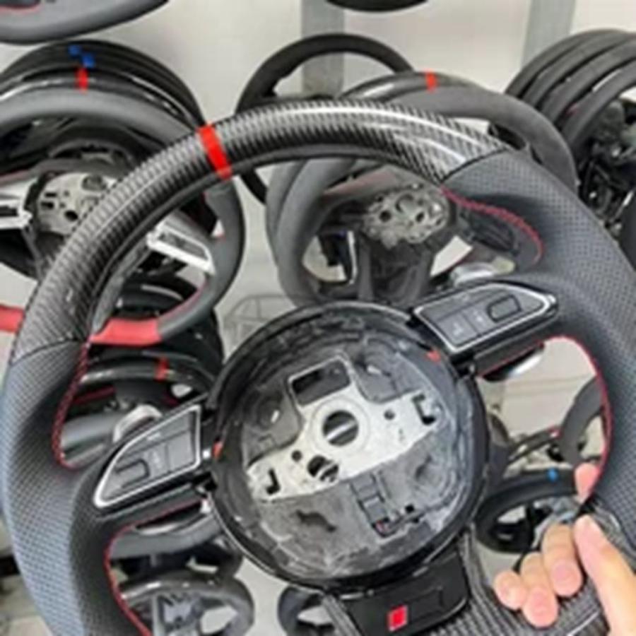 並行輸入品 アウディ A3 A4B8 A5 S3 S5 ファイバーフラットレザー セミパーフォレーテッドカーボン ボタンシフトパドル付きの画像