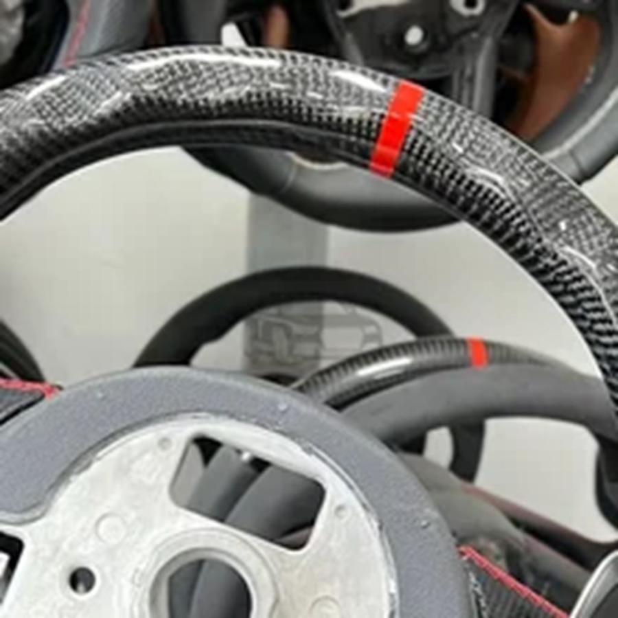 並行輸入品 アウディ A3 A4B8 A5 S3 S5 ファイバーフラットレザー セミパーフォレーテッドカーボン ボタンシフトパドル付きの画像