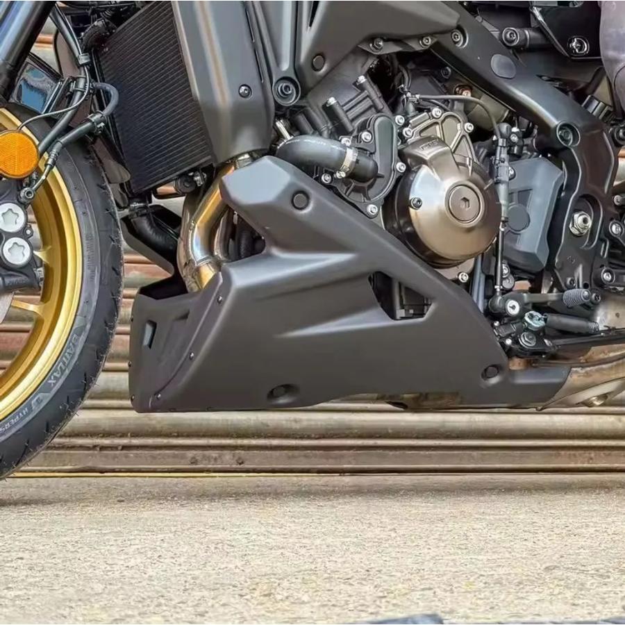 並行輸入品 ヤマハ XSR 900 2022-2025 バイクベリーパンエンジンシャーシスポイラー XSR900_2