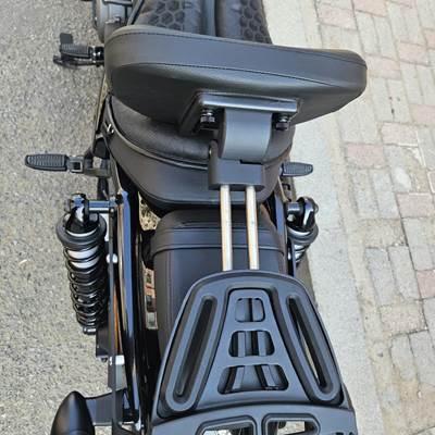 【並行輸入品】 多目的ドライバー助手席 ハーレーネスター用ラゲッジラック付きライダーシシーバー スペシャルrh 975 rh975s 2022 2023の画像