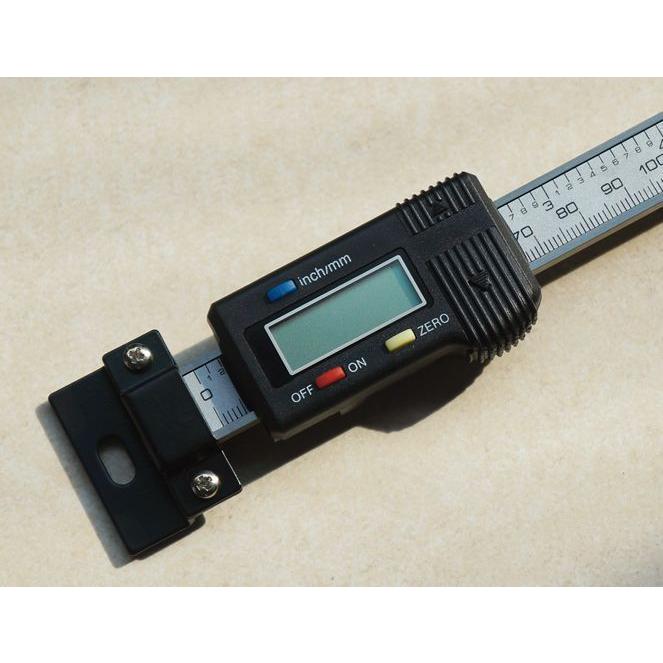 デジタルスケール150mm 精度0.01　　デジタルスケール　6インチ 精度0.0005 |  | 01