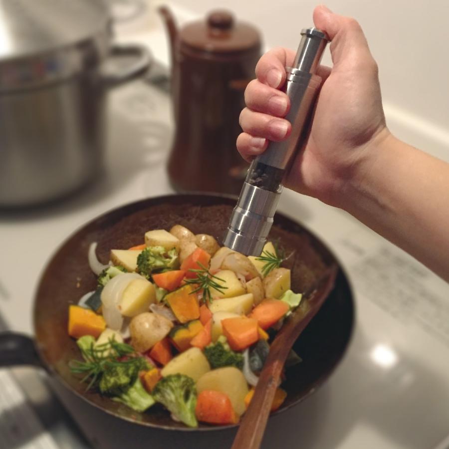 ソルト&ペッパーミル ワンハンドクールグラインダー アクリルスタンド付 選べる2タイプ YO-KO One hand Cool Grinder 手動 |  | 22