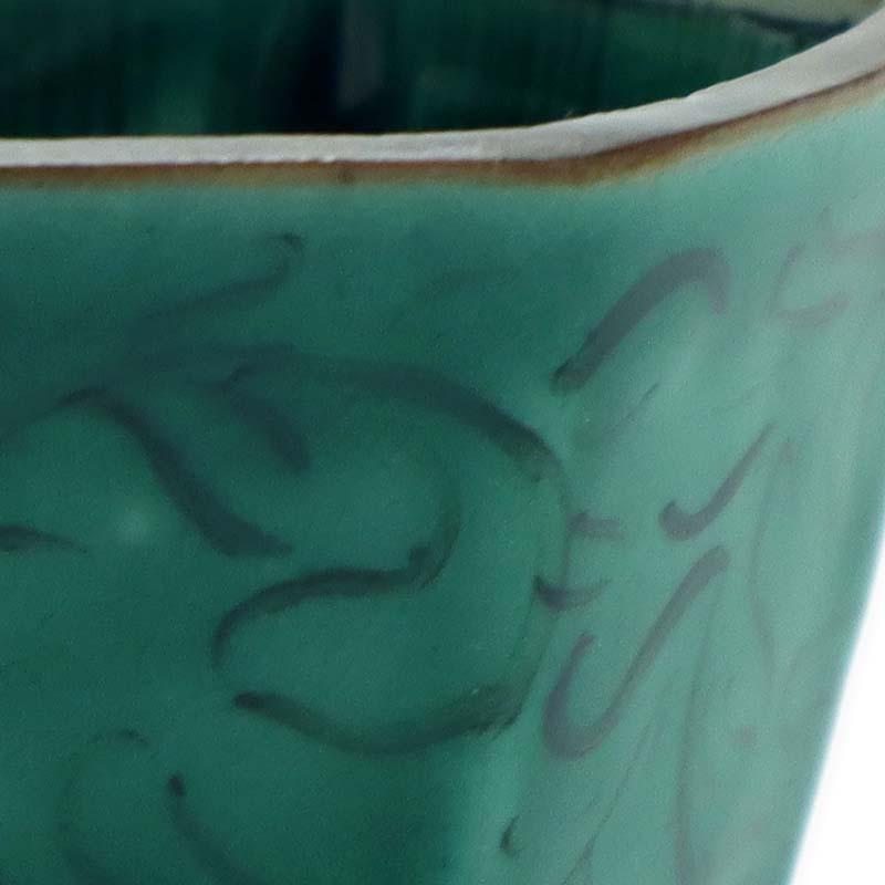 九谷焼：吉田屋ぶどう図六角ぐい呑・須田菁華《ぐい呑み・盃》 : 和