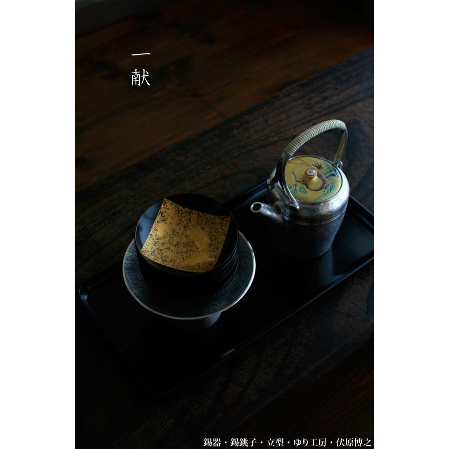 《受注制作》錫銚子・立型・本金地松喰い鶴・茶・ゆり工房・伏原博之《酒器》 |  | 01