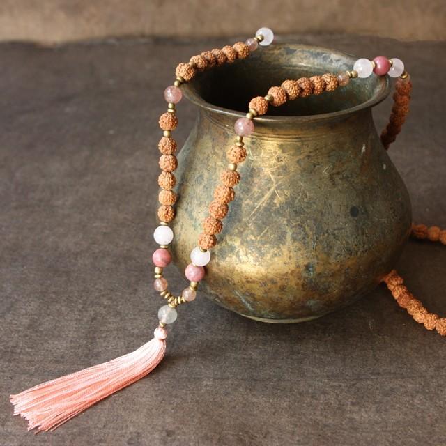 再お値下げ　K18WG 4g 　　　　虎目石、クォーツ、孔雀石ネックレス マーラー VANI petal マラ ヨガ アジアン エスニック アクセサリー