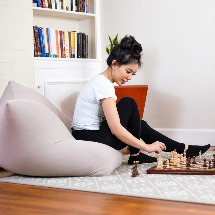小さめのお部屋でも使えるコンパクトなソファ「Yogibo Mini（ヨギボー 