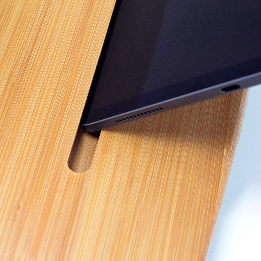 Yogibo タブレットもノートPCもリラックスして楽しめる。ラップ