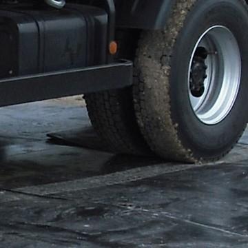 エムエフ MF グランドプラボード 樹脂製敷板 厚み15mm 1000mm×2000mm 重量27kg 敷板 足場 歩行者マット 仮設現場の敷き板工事現場 仮設駐車場 |  | 03