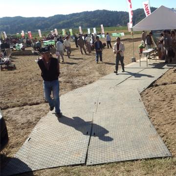 エムエフ MF グランドプラボード 樹脂製敷板 厚み15mm 1000mm×2000mm 重量27kg 敷板 足場 歩行者マット 仮設現場の敷き板工事現場 仮設駐車場 |  | 05