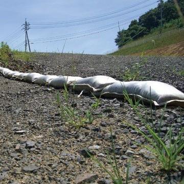 マクラ土のう袋 300枚 萩原工業 HAGIHARA 道路工事排水工事 法面や地面に張られたシートの重し  まくら土のう |  | 02