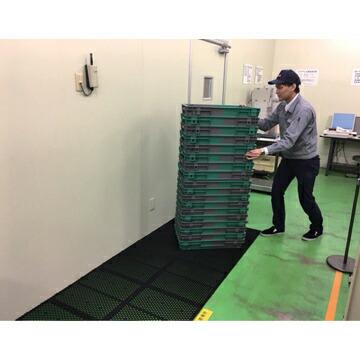 サンコー スライダーパネル 550【裏面両面テープ付き】 厚さ:8mm 506×506mm 10枚  荷物を軽くスムーズに移動できるパネル |  | 03