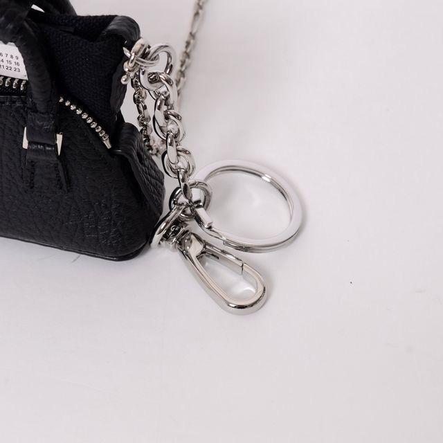 メゾン マルジェラ Maison Margiela 5ACクラシックミニチャーム メゾン マルジェラ Maison Margiela 5ACクラシックミニチャーム