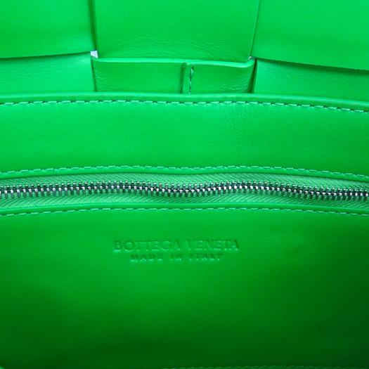 BOTTEGA VENETA ボッテガヴェネタ カセットミディアム クロス BOTTEGA VENETA ボッテガヴェネタ カセットミディアム クロス