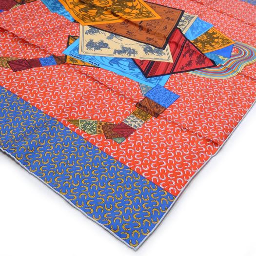 エルメススカーフ カレ90/柄名:カレの馬に乗って カレの馬に乗って エルメススカーフの題材として、馬や馬車は