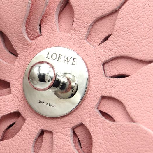 売切り⭐️ロエベ スタッドフラワー（カーフ) ソフトピンク レザー チャーム LOEWE ロエベ スタッド フラワー バック チャーム カーフレザー