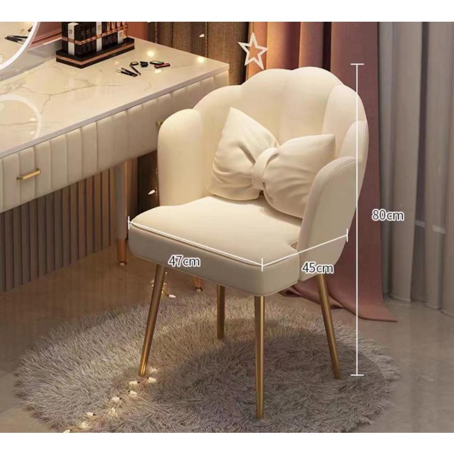 ダイニングチェアとベッドルームのハイチェア、金属製の足付き