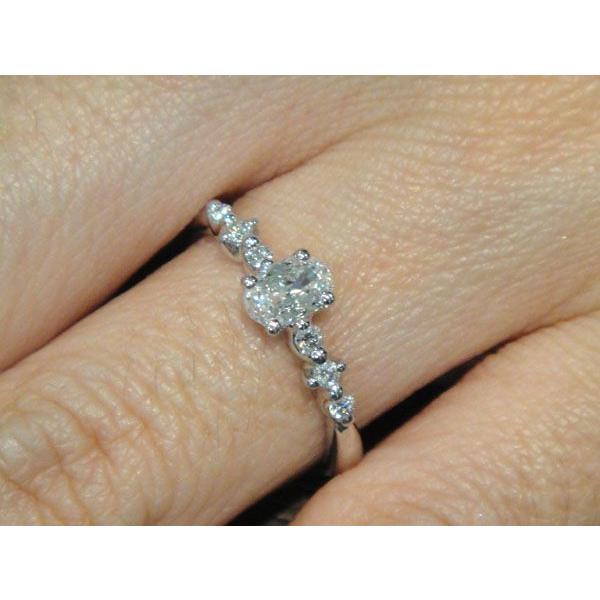 ファンシーズPT900 ダイヤモンドリング (オーバルシェイブ)カット