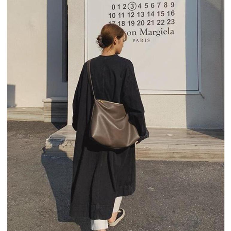 ショルダーバッグ レディース 斜めがけ 大人 a4 黒 肩掛けバッグ pu