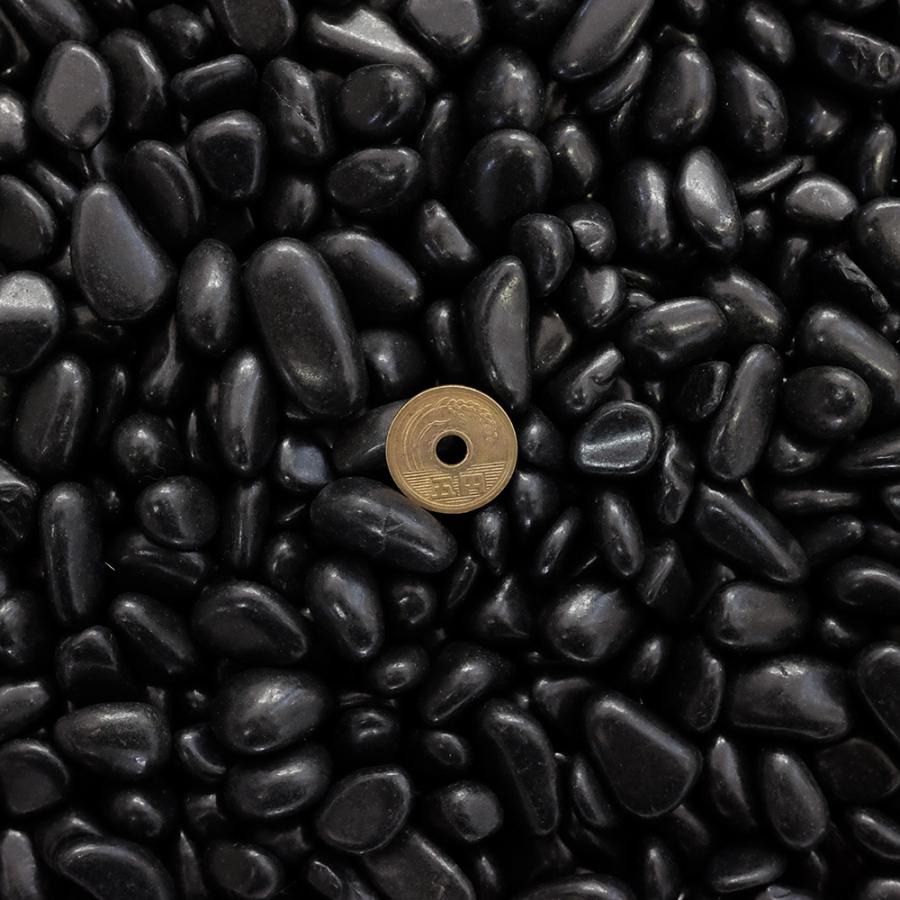 砂利 きれいな おしゃれ玉砂利 庭 磨き那智石 黒光石 3分 約10〜15mm