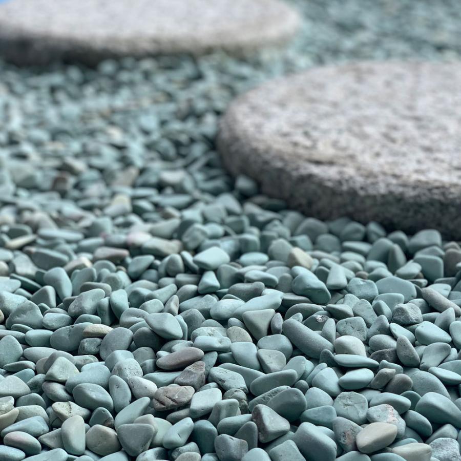 砂利 緑 ライトグリーン 色鮮やか 玉石 敷き砂利 ガーデニング 新緑花石砂利 2分 約6 10ｍｍ 約36kg入り 2 E Garden 通販 Yahoo ショッピング