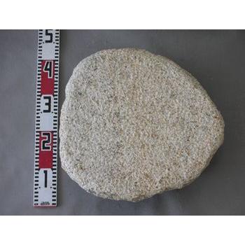 錆御影石 乱形飛石 直径約40cmx厚10cm 約35kg