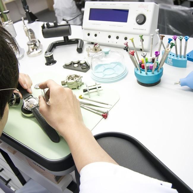 腕時計修理 オーバーホール JAEGER-LECOULTRE ジャガールクルト 特殊モデル・クロノグラフ 一年保証 分解掃除 お見積り後キャンセルOK 腕時計修理 オーバーホール JAEGER LECOULTRE ジャガールクルト 特殊モデル クロノグラフ 分解掃除 お見積り後キャンセルOK