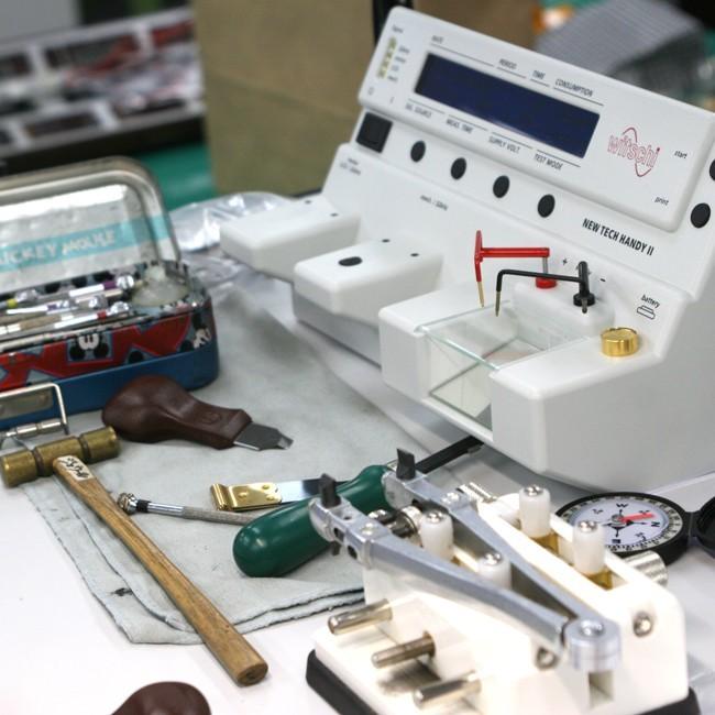 腕時計修理 オーバーホール JAEGER-LECOULTRE ジャガールクルト 特殊モデル・クロノグラフ 一年保証 分解掃除 お見積り後キャンセルOK 腕時計修理 オーバーホール JAEGER LECOULTRE ジャガールクルト 特殊モデル クロノグラフ 分解掃除 お見積り後キャンセルOK