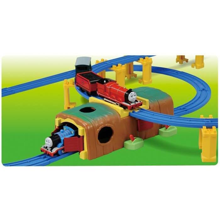 プラレール きかんしゃトーマス だれがいるかな? かくれんぼトンネル