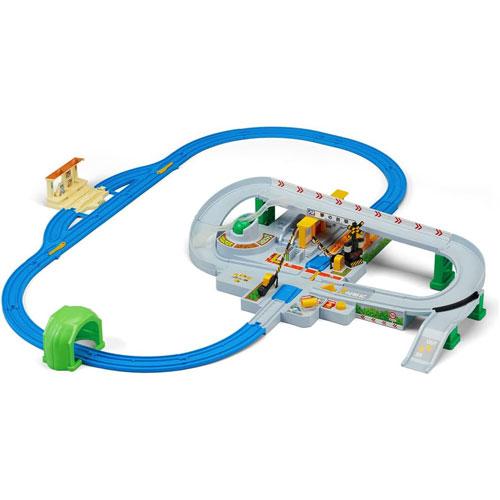 送料無料 プラレール 5周年! トミカと遊ぼう! くるぞわたるぞ