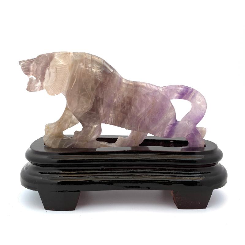 ブランドのギフト フローライト頭蓋骨と虎 手彫り 天然石 置物 原石 NO