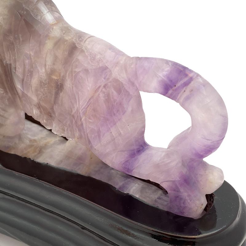 ブランドのギフト フローライト頭蓋骨と虎 手彫り 天然石 置物 原石 NO