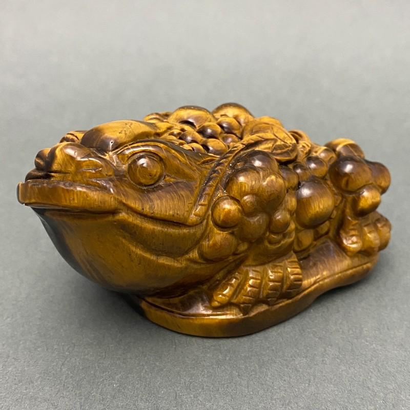 A15宝石品質の三本足の蛙（金蟾）三脚蛙虎目石