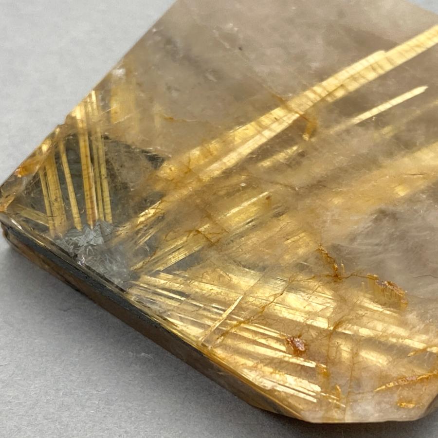 タイチンルチル 金針ルチル ラフカット 原石 39gの画像