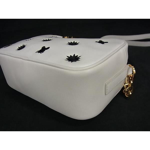 ■新品同様■ STUART WEITZMAN スチュアート ワイツマン レザー アニマル ショルダーバッグ クロスボディ ホワイト系 BN2175 □新品同様□ STUART WEITZMAN スチュアート ワイツマン レザー