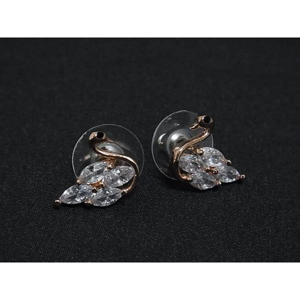 SWAROVSKI（スワロフスキー） ラインストーン スワン ピアス