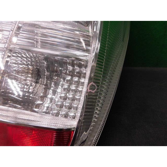 プリウス DAA-ZVW30 右テールランプ 070 81550-47120 : YRCヤフー