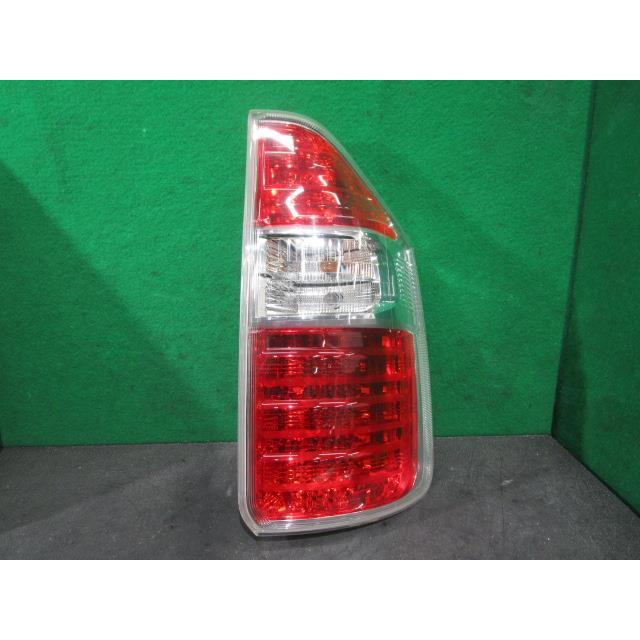 NOAH ノア DBA-ZRR75G 右テールランプ 1G3 81551-28430 : YRCヤフー